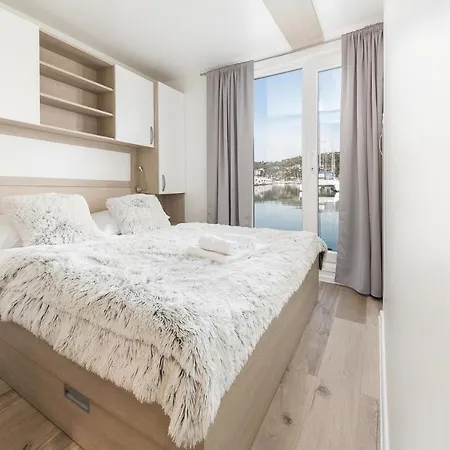 Floating Sea House Gong *