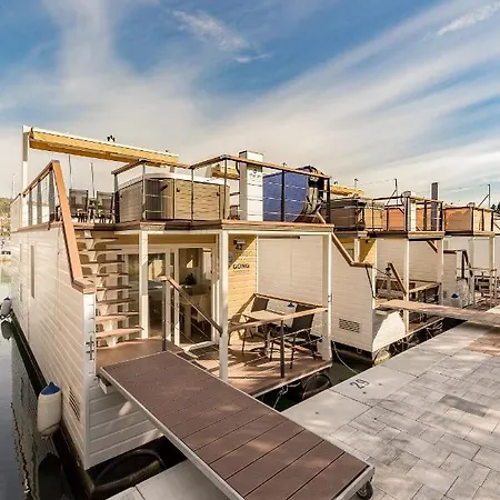 Floating Sea House Gong