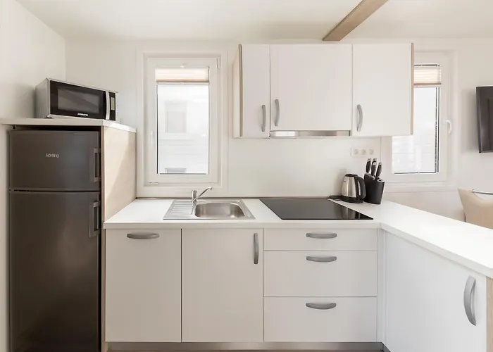 Floating Sea House Gong *