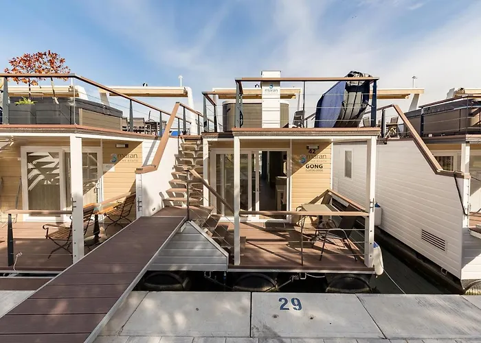 Floating Sea House Gong