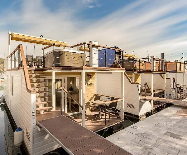 Floating Sea House Gong